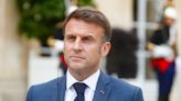 "Une balle dans la tête !" : l’entourage d’Emmanuel Macron serre les dents, le président esseulé