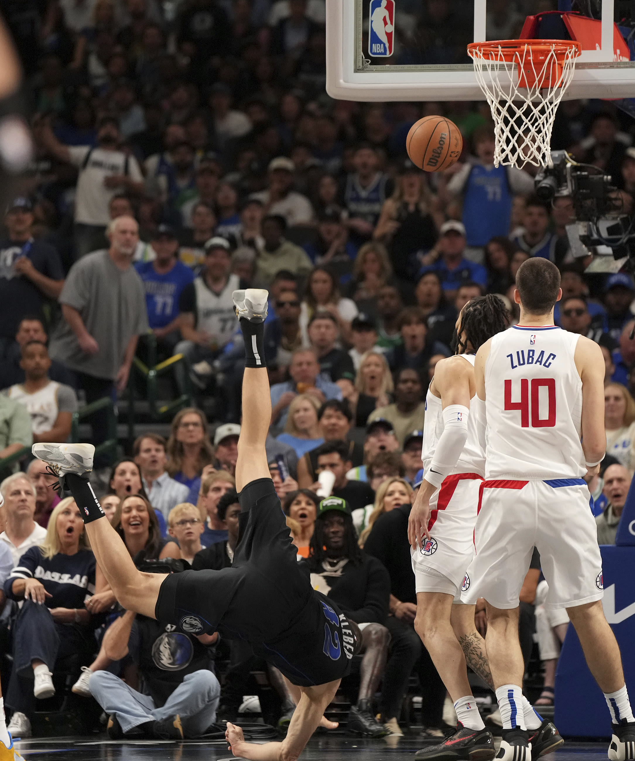 Thunder begin second round against the Mavericks