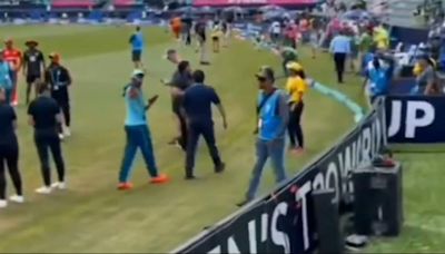 T20 World Cup - Viral Video: Fan Calls Pakistan Star "Fixer", Internet Says 'Bewakoof Log' | Cricket News