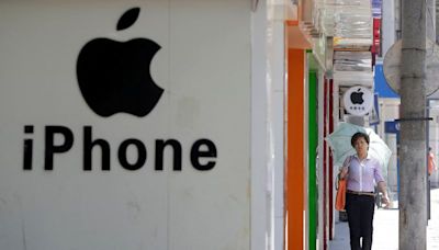 Apple's China smartphone shipments drop 6.7% as Huawei surges, data shows