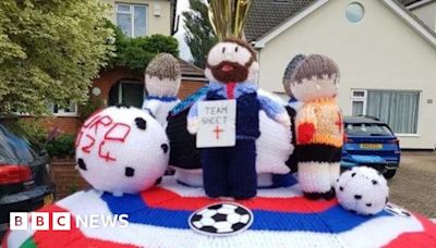 England v Spain: Woman knits football scene to drum up support