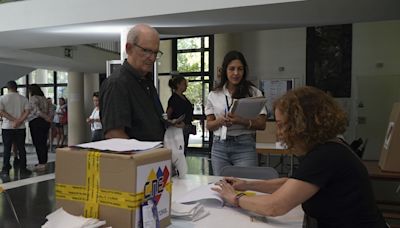 Miles de venezolanos votaron en España en una jornada sin incidentes y con aires de cambio