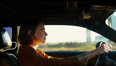 Emma Stone Drives Fast, Dances in First Teaser for New Yorgos Lanthimos Movie ‘Kinds of Kindness’