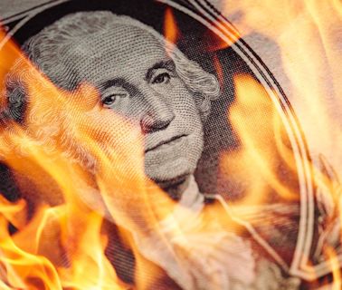 Sudden U.S. Dollar Collapse ‘Fear’ Predicted To Trigger A $15.7 Trillion ETF Bitcoin Price Gold Flip As Countries Go...