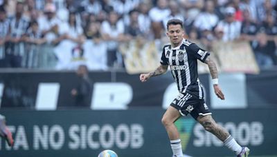 Bernard comemora vitória do Atlético-MG contra o Vasco e reestreia atuando em casa