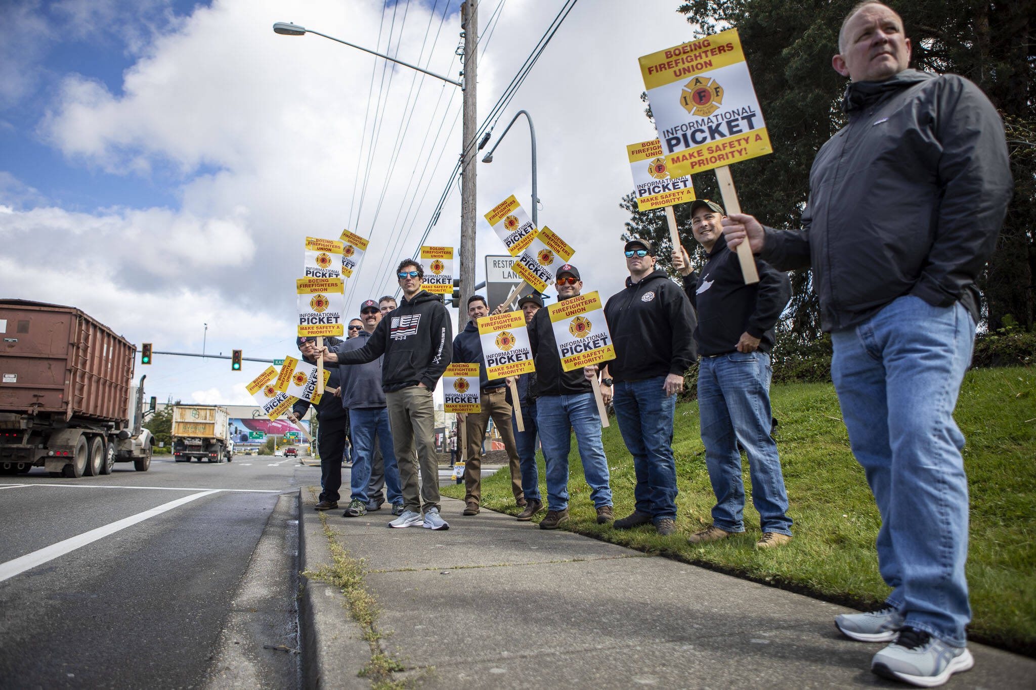 After bargaining deadline, Boeing locks out firefighters union in Everett | HeraldNet.com