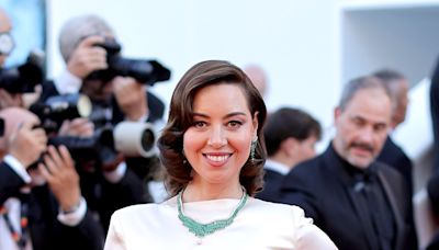 Aubrey Plaza’s Silk Eggshell Gown Has the Most Sophisticated Drop Waist