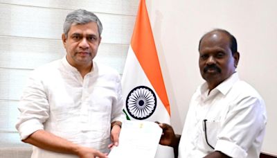 Nagapattinam MP raises demands of T.N.’s delta region with Union Railways Minister