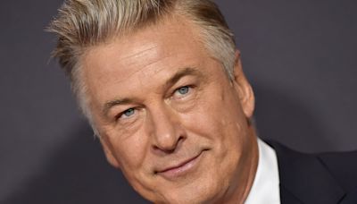 Alec Baldwin confiesa que lleva 39 años sobrio después de esnifar “una raya de aquí a Saturno”