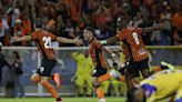 Duelo de técnicos argentinos por el liderato del torneo Clausura de fútbol en El Salvador