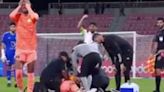 El futbolista Andy Delort convulsionó y se desplomó en medio de un partido