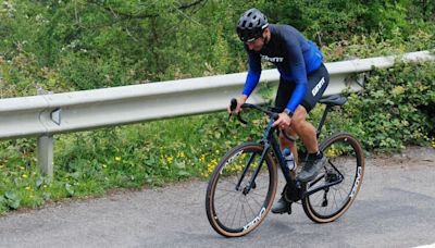 ¿En qué anda Scaloni? ¡En bicicleta! y mejoró su marca en Mallorca