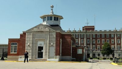 Federal judge orders 100-year-old Illinois prison depopulated because of decrepit condition