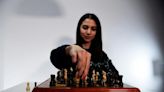 La reina iraní del ajedrez Sara Khadem, a cara descubierta