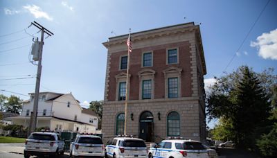 Staten Island police officer from 123rd Precinct retires after 20 years of service to the South Shore