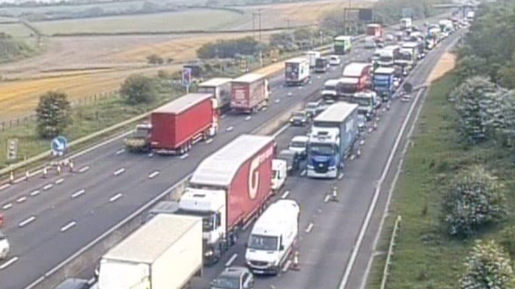 M1: Delays of 60 minutes after crash between car and lorry