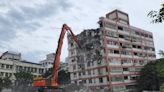 震不停！花蓮市區變超大型拆除工地 4危險紅單建物陸續開拆