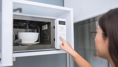 Are You Scared Of Cooking Or Heating Food In Microwave? Experts Reveal Facts