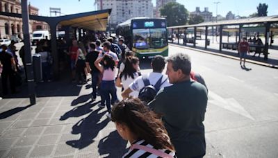 VIDEO | El momento incómodo que vivió Bullrich cuando subió a un colectivo que no adhirió al paro