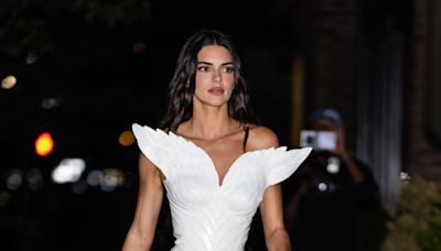 Kendall Jenner Walks Barefoot Around the Louvre (No, Really) in the Dreamiest Date-Night Dress