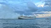 Un barco con 3.000 autos se incendia frente a costa holandesa, muere un tripulante