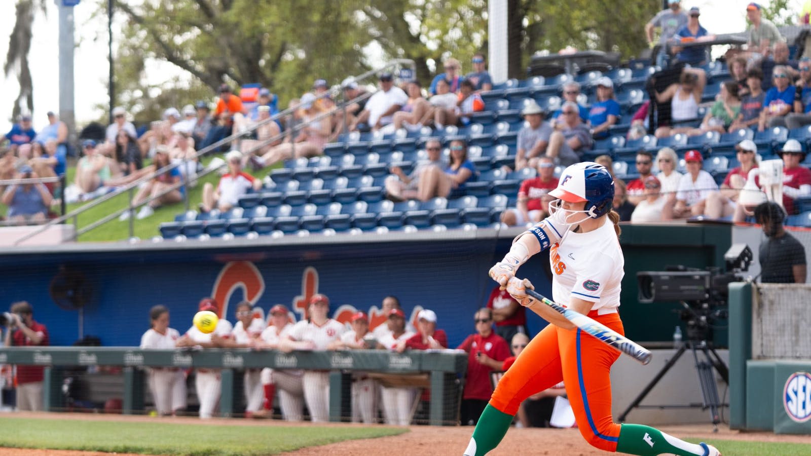 Florida softball cruises past Georgia in Game 1 of SEC series - The Independent Florida Alligator