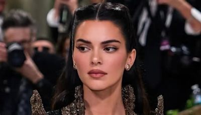 Casi al desnudo, Kendall Jenner se confesó para Vogue: “Tengo el síndrome del impostor”