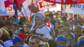 Cuba denuncia embargo y admite "ineficiencias" en austera marcha del 1º de mayo