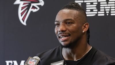 Falcons Coach Zac Robinson Excited for RB Bijan Robinson's Role in Offense