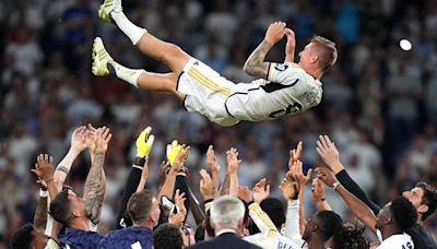 El Santiago Bernabéu y todo el madridismo homenajean a Toni Kroos: así fue el precioso 'adiós' a la leyenda alemana