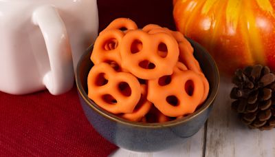 Give Your Baked Goods A Touch Of Fall With Pumpkin Spice Pretzels