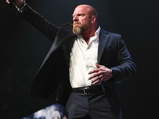 Triple H Welcomes Legendary WWE Hall Of Famer To Raw For The First Time In 15 Years - Wrestling Inc.