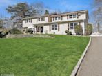 28 Harvard Dr, Woodbury NY 11797