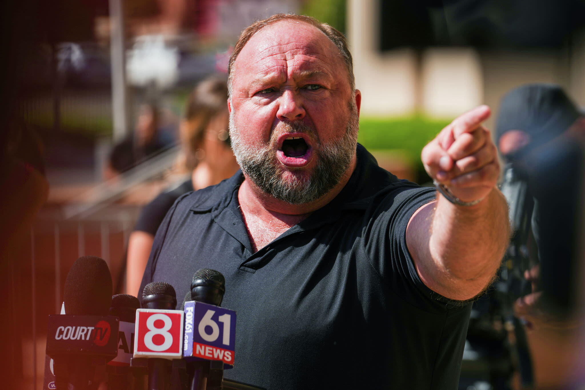 Alex Jones gets nod to sell $2.8M Texas ranch in bankruptcy