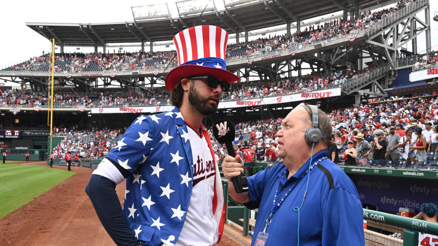 Former Mariners' OF Sports Viral New Outfit After Big Day on July 4