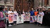 Caso Ayotzinapa: Padres 'decepcionados' tras reunión con AMLO, ven esperanza con Sheinbaum