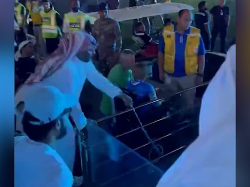 Un aficionado agrede a latigazos a un compañero de Benzema en el Al-Ittihad tras perder la Supercopa - ELMUNDOTV