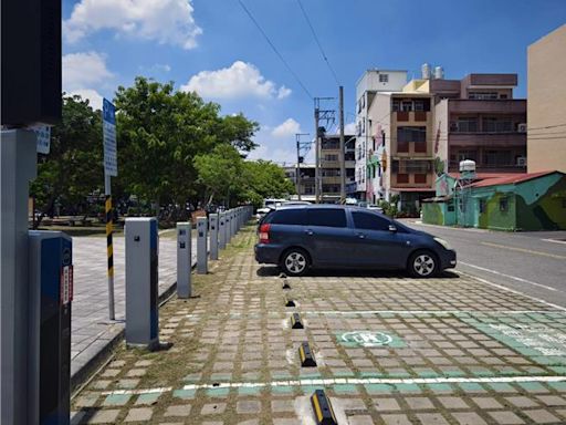 台南新化老街停車難解救！智慧路邊停車計費系統上線 - 生活