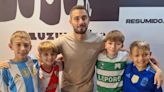 El gesto de Julián Álvarez con un grupo de niños en el programa de Nicolás Occhiato