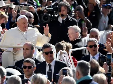 Arrestan a un criminal muy peligroso de EE.UU. durante la audiencia del Papa en la plaza de San Pedro