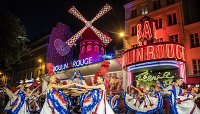 The Windmills Are Back Up on the Moulin Rouge