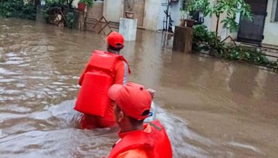 Pune rain news: IMD issues extremely heavy rain alert for today; schools, colleges to remain shut | Top updates | Today News