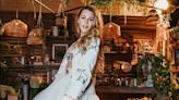 Blake Lively se marca 'un Carrie Bradshaw' con un tutú y taconazo para su esperado regreso a los cines