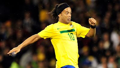 Brazil star shares thinly veiled dig in response to Ronaldinho's claim