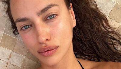 Irina Shayk svela la sua skincare routine, tra gesti di bellezza rubati alla madre, ghiaccio sul viso appena sveglia e maschere LED