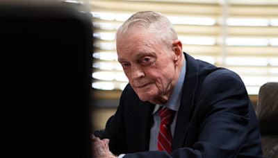 Gov. Pillen at odds with former Huskers coach Tom Osborne on online sports betting