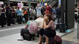 Más de 800.000 pasajeros se han visto afectados por el ataque a la red ferroviaria francesa