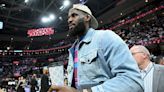 NBA》LeBron James到騎士主場觀戰 全場球迷起立歡呼