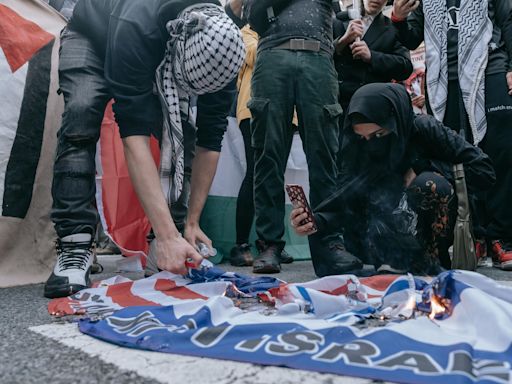 La policía desmantela el campamento de protesta en la Universidad George Washington