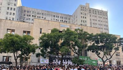 Tras el abrazo solidario: la odisea del principal hospital universitario de atender sin los recursos necesarios